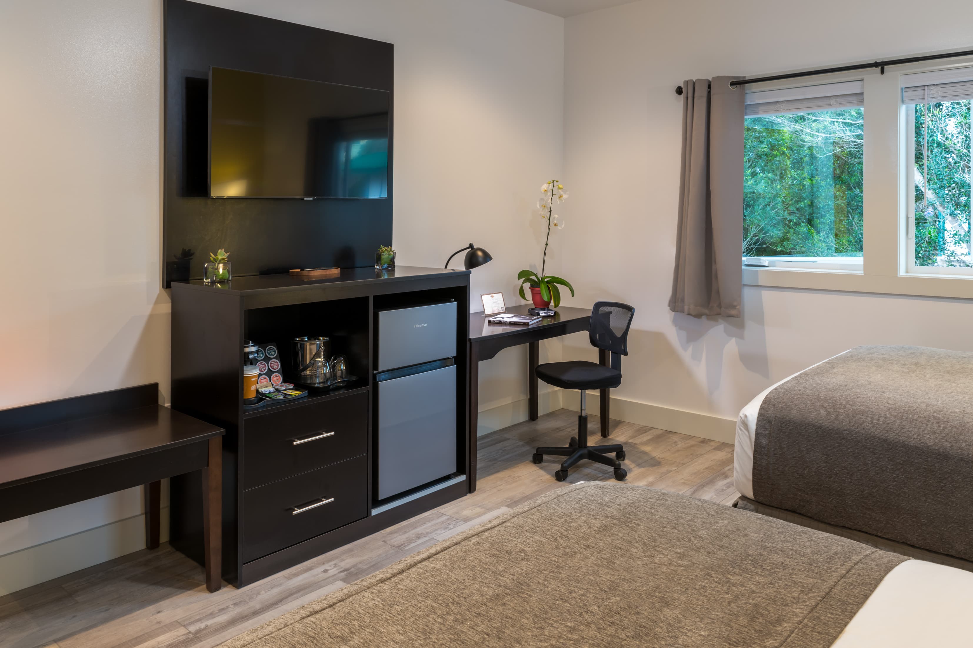 Superior Deluxe Double (media center and desk)