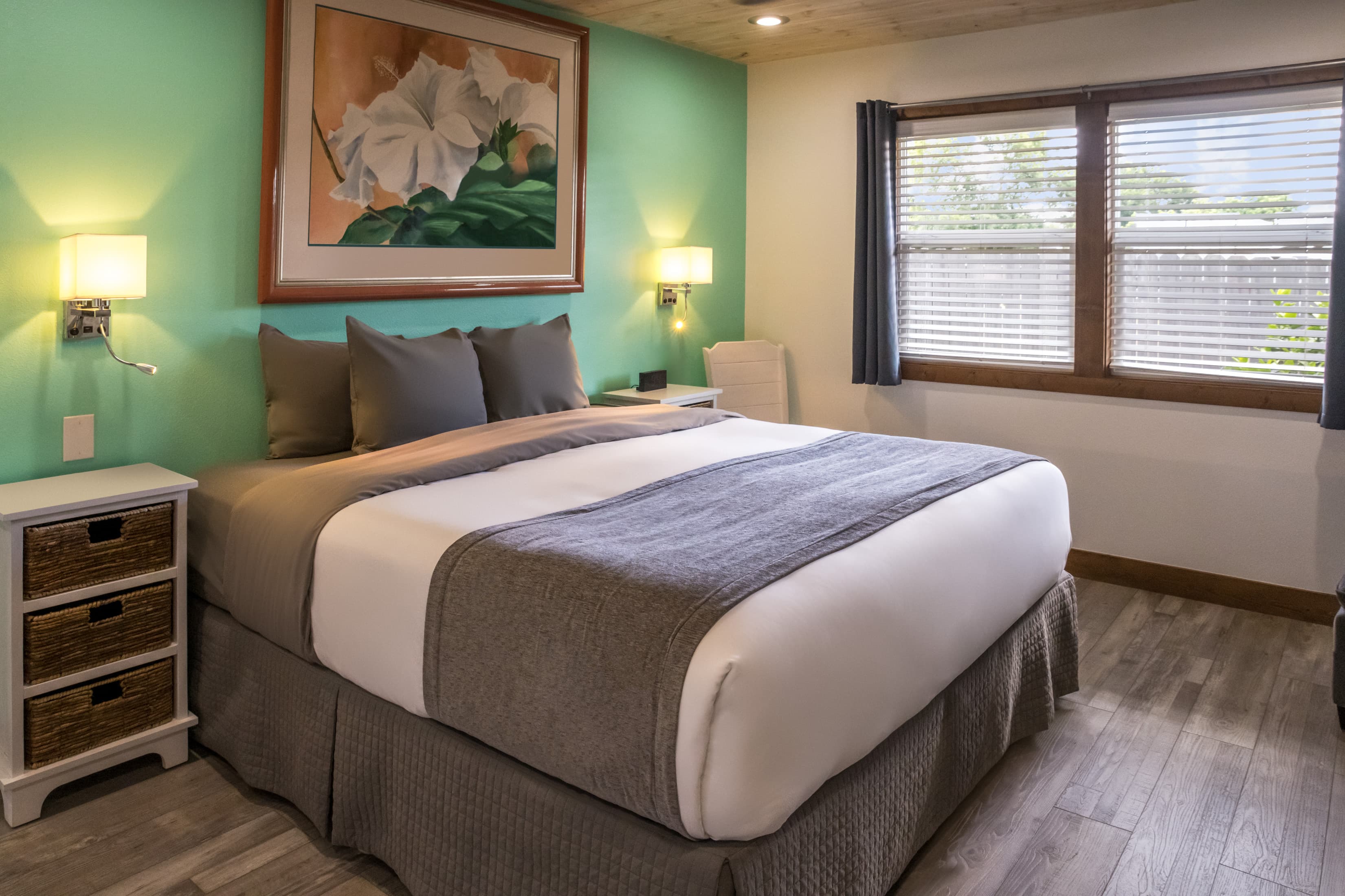 Executive Suite One (master bedroom king bed)