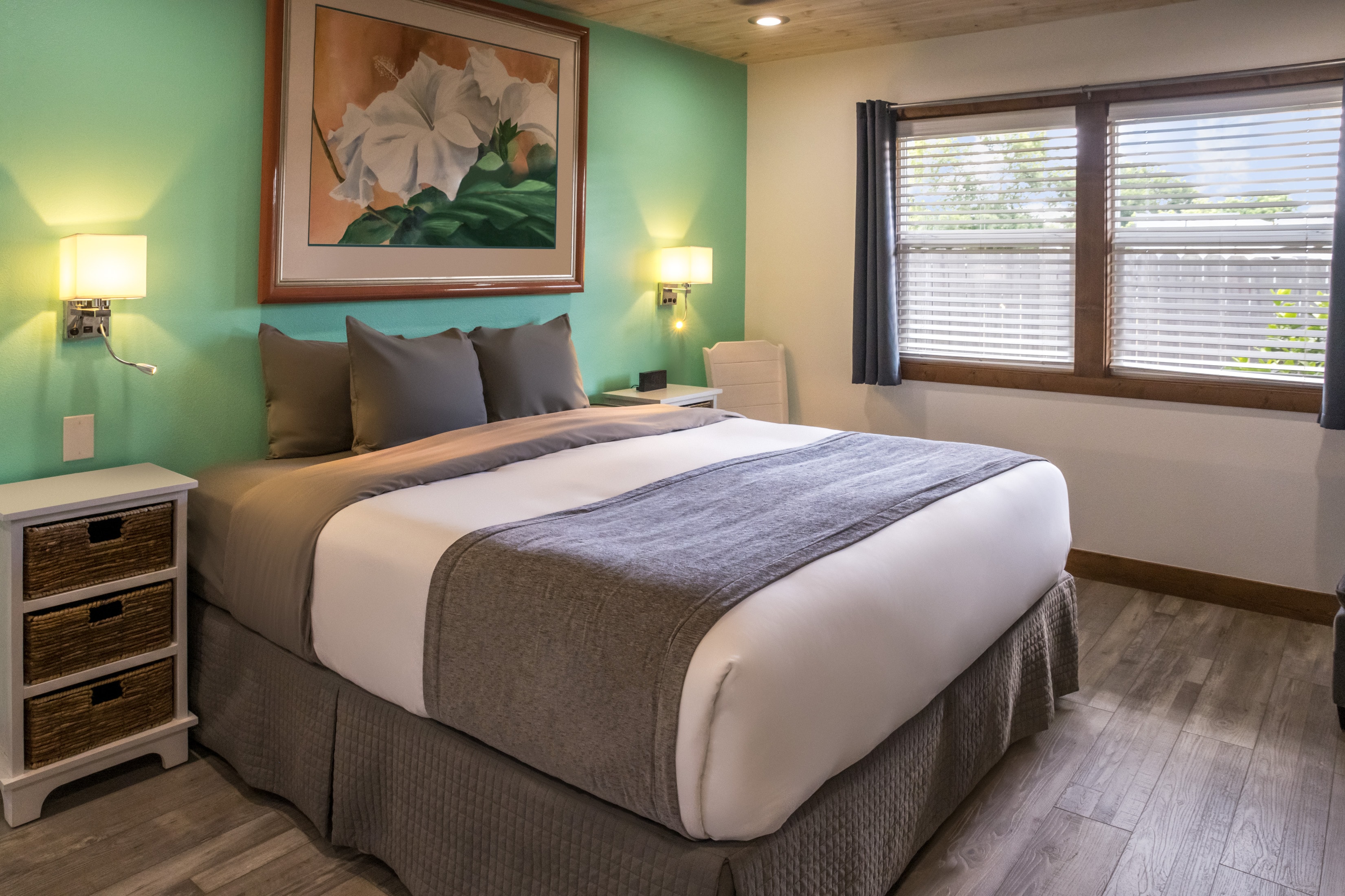 Executive Suite One (master bedroom king bed)