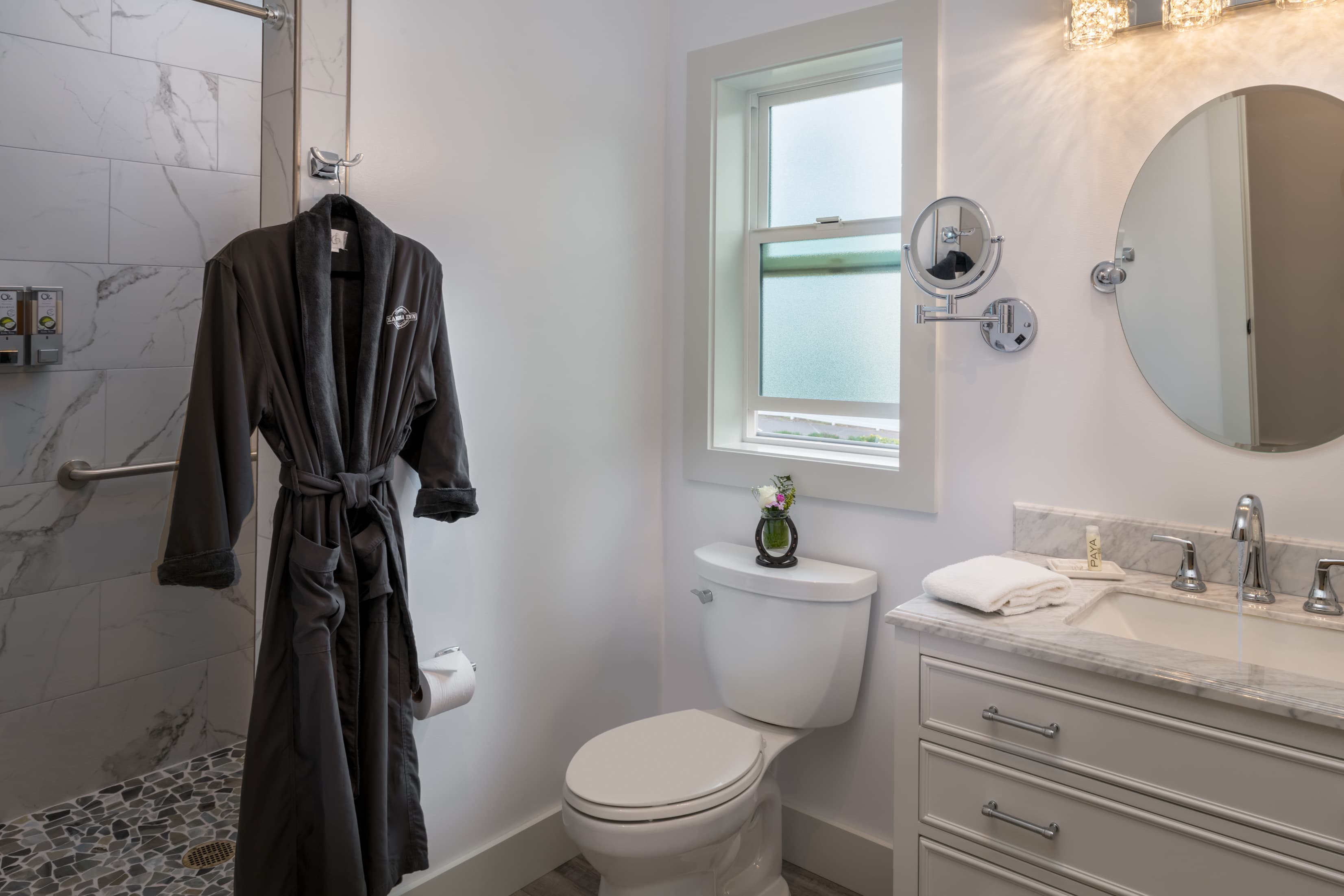 Superior Deluxe King (bathroom)