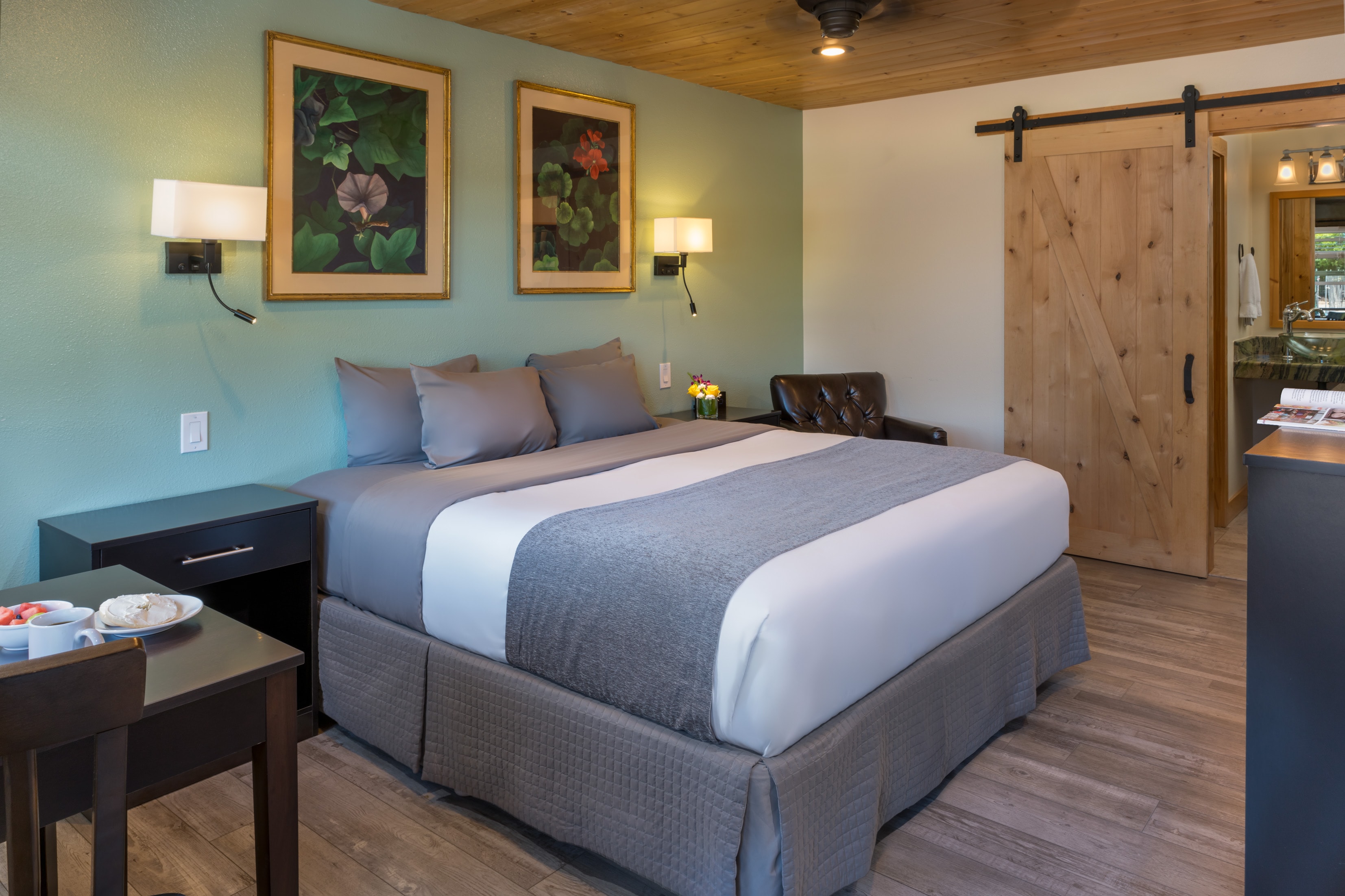 Deluxe Suite (ground floor with king bed)