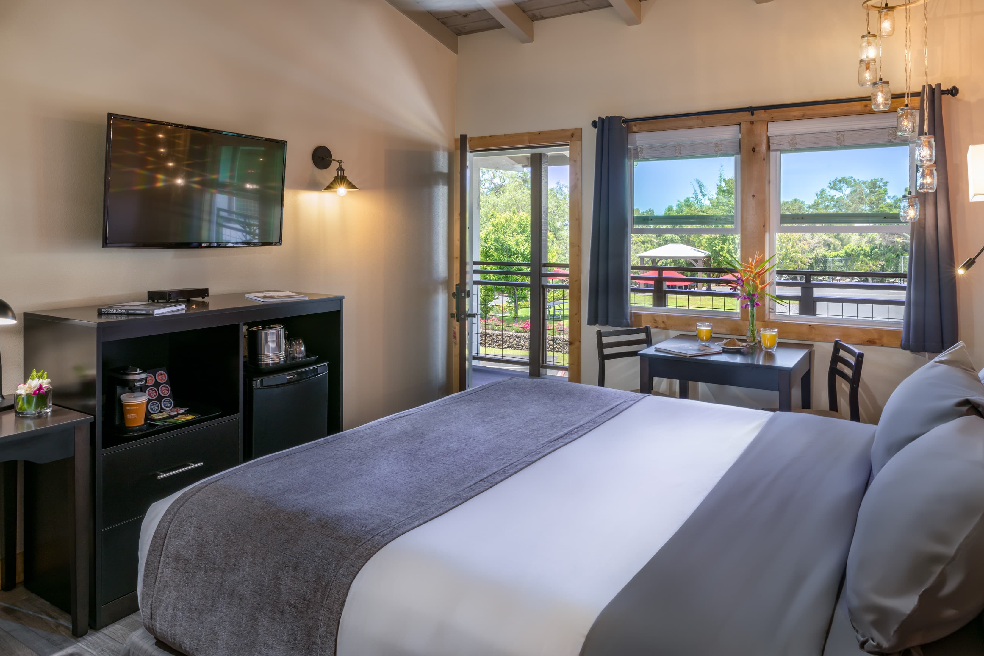 Deluxe Suite (second floor media center)