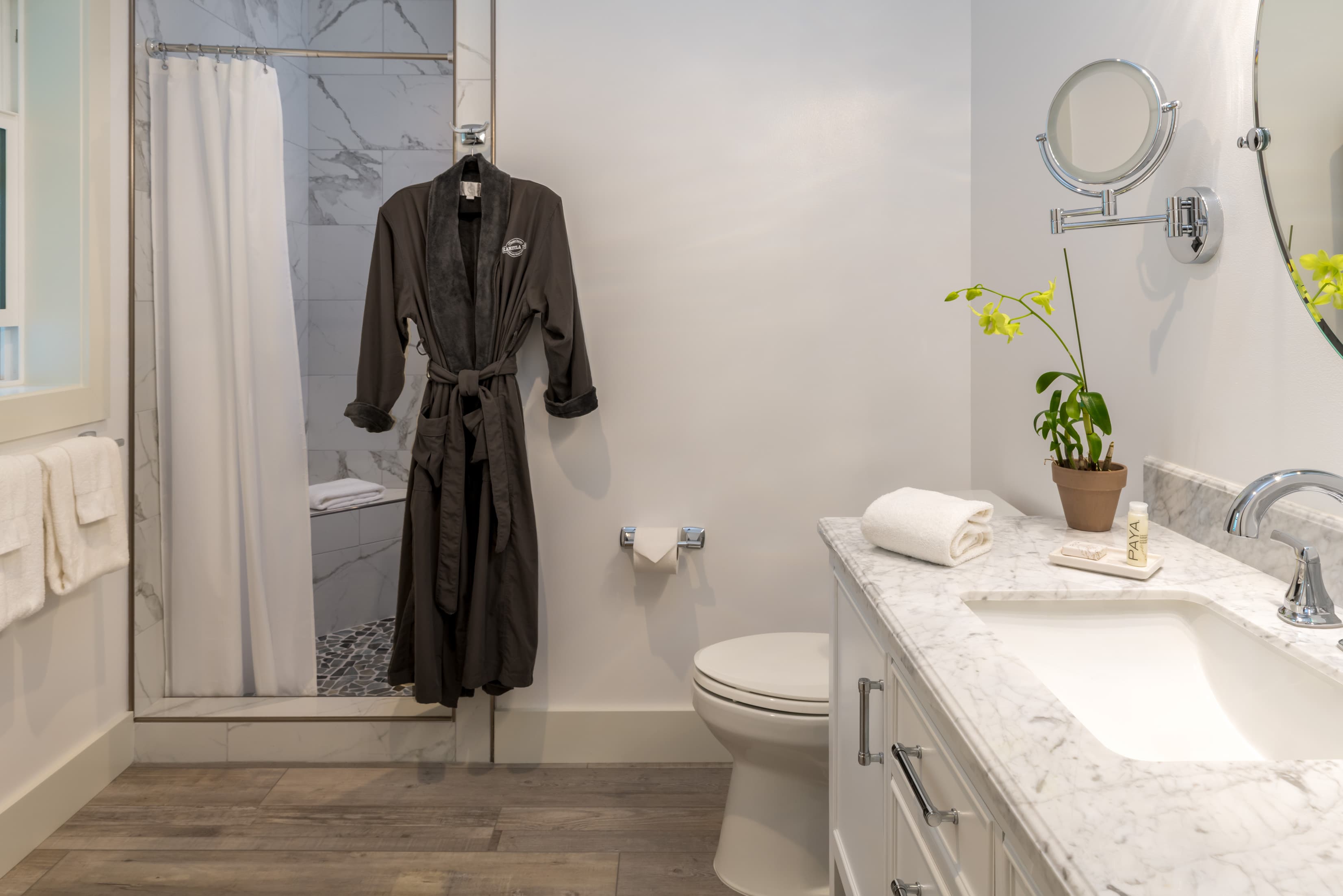 Superior Deluxe Double (bathroom)