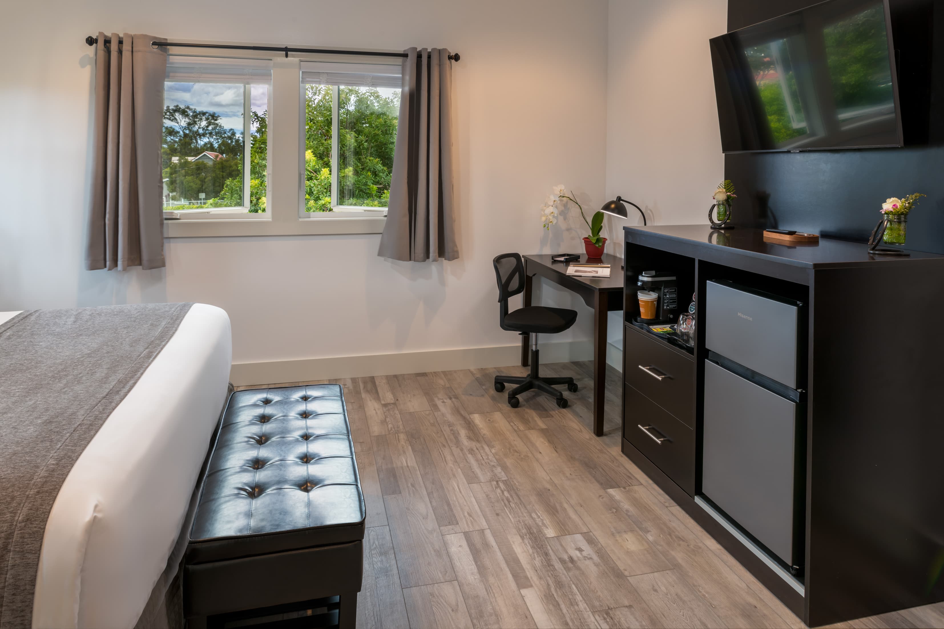 Superior Deluxe King (media center and desk)